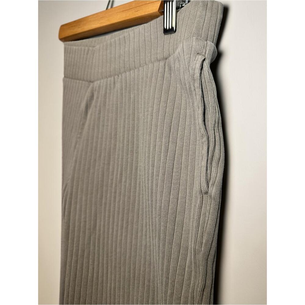 Uniqlo Ribbed Knit Top and Pant Set in Taupe Beige - Picture 9 of 11
